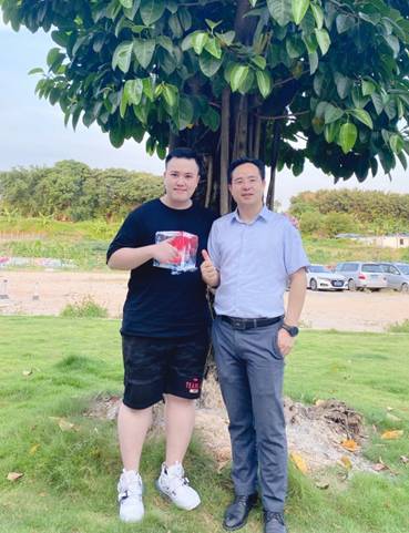 钟铿锵与导师.jpg